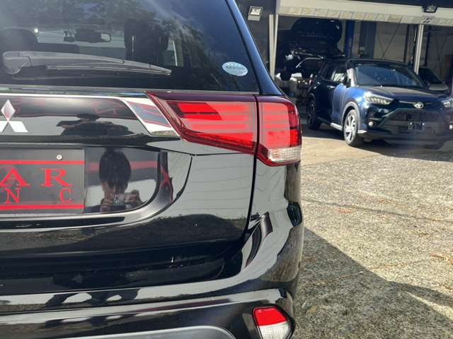 三菱 アウトランダーＰＨＥＶ ２．０ Ｇ セーフティパッケージ ４ＷＤ H28年 (関東) 99