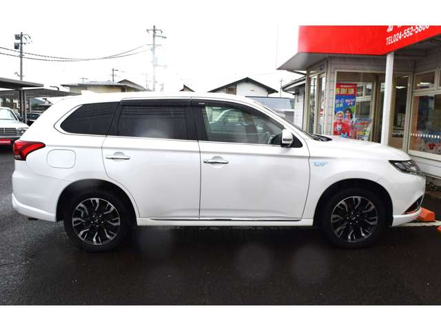 三菱 アウトランダーＰＨＥＶ ２．０ Ｇ ナビパッケージ ４ＷＤ H27年 (東北) 99