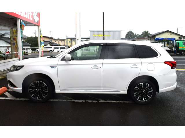 三菱 アウトランダーＰＨＥＶ ２．０ Ｇ ナビパッケージ ４ＷＤ H27年 (東北) 99