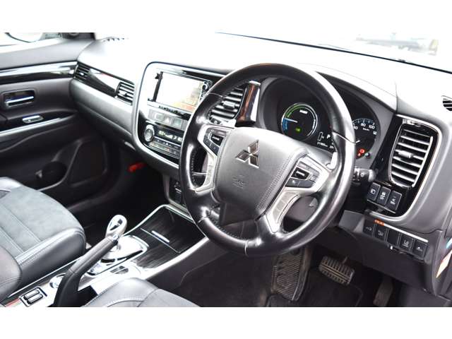 三菱 アウトランダーＰＨＥＶ ２．０ Ｇ ナビパッケージ ４ＷＤ H27年 (東北) 99