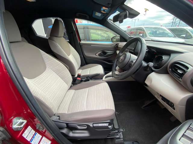 トヨタ ヤリス １．５ ハイブリッド Ｚ Ｅ－ＦＯＵＲ ４ＷＤ R3年 (東北) 99