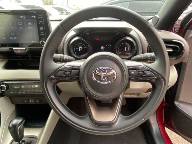 トヨタ ヤリス １．５ ハイブリッド Ｚ Ｅ－ＦＯＵＲ ４ＷＤ R3年 (東北) 99