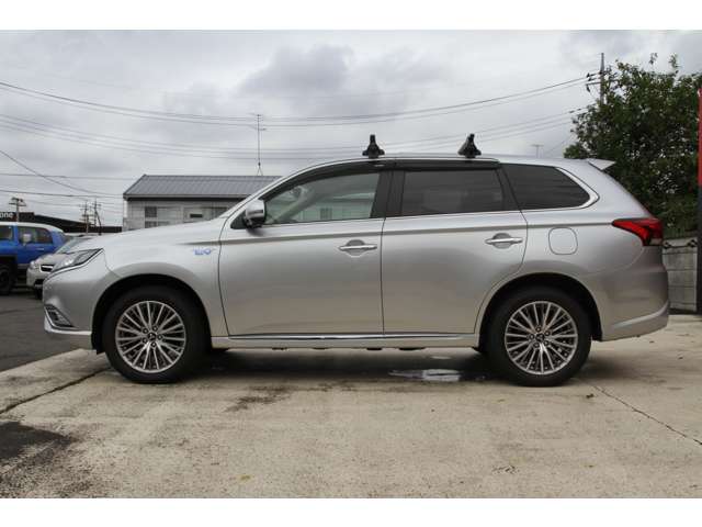 三菱 アウトランダーＰＨＥＶ ２．４ Ｇ プラスパッケージ ４ＷＤ R3年 (関東) 99