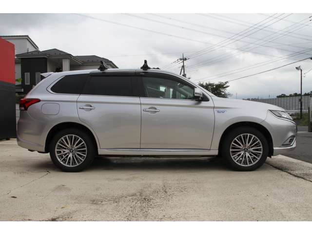 三菱 アウトランダーＰＨＥＶ ２．４ Ｇ プラスパッケージ ４ＷＤ R3年 (関東) 99