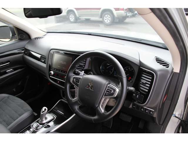 三菱 アウトランダーＰＨＥＶ ２．４ Ｇ プラスパッケージ ４ＷＤ R3年 (関東) 99