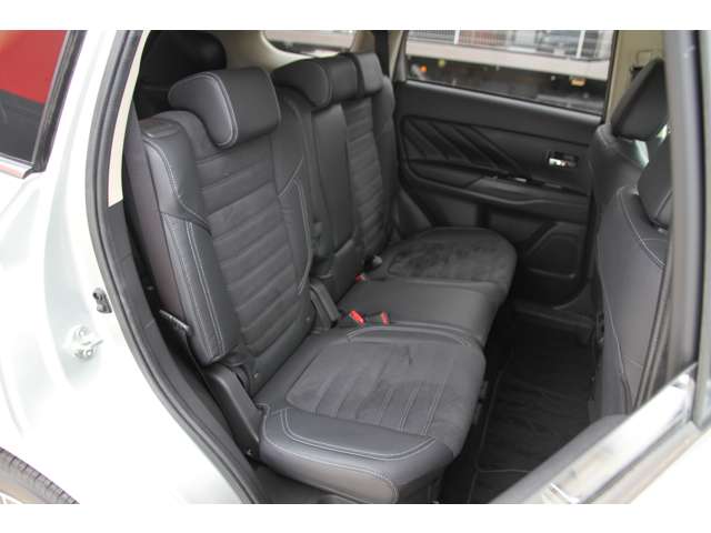 三菱 アウトランダーＰＨＥＶ ２．４ Ｇ プラスパッケージ ４ＷＤ R3年 (関東) 99