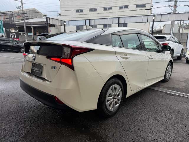 トヨタ プリウス １．８ Ｓ R1年 (近畿) 99