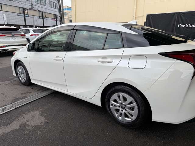 トヨタ プリウス １．８ Ｓ R1年 (近畿) 99