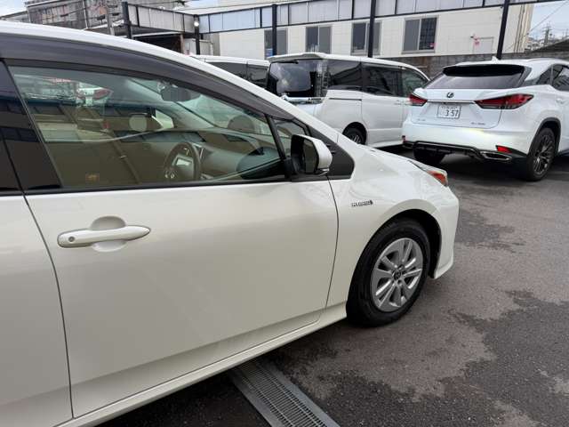 トヨタ プリウス １．８ Ｓ R1年 (近畿) 99
