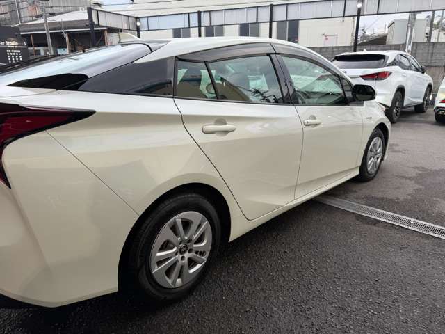 トヨタ プリウス １．８ Ｓ R1年 (近畿) 99