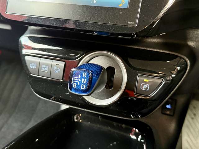 トヨタ プリウスＰＨＶ １．８ Ｓ ナビパッケージ セーフティ プラス H30年 (関東) 99