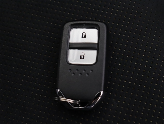 ホンダ フィット　ハイブリッド １．５ Ｅ：ＨＥＶ ＲＳ R5年 (関東) 99