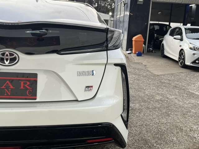 トヨタ プリウスＰＨＶ １．８ Ｓ ナビパッケージ ＧＲ スポーツ H29年 (関東) 99