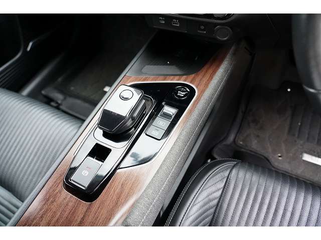 日産 ノートオーラ １．２ Ｇ レザーエディション R4年 () 99