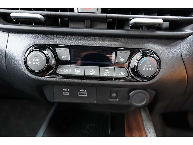 日産 ノートオーラ １．２ Ｇ レザーエディション R4年 () 99