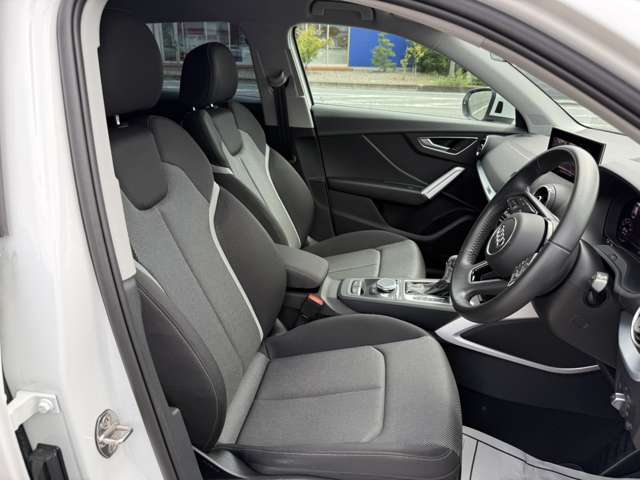 アウディ Ｑ２ １．０　ＴＦＳＩ　スポーツ H29年 (東海) 99