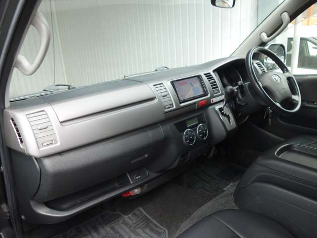 トヨタ ハイエースバン ３．０ マルチロールトランスポーター タイプＩＩ ロング ディーゼルターボ ４ＷＤ H23年 () 99