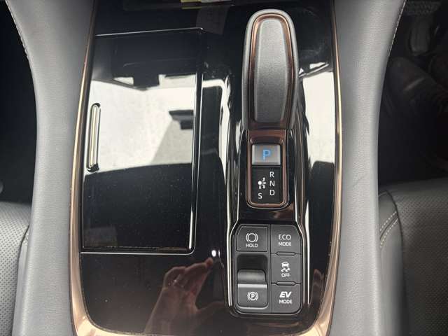 トヨタ アルファード　ハイブリッド ハイブリッド ２．５ Ｚ Ｅ－ＦＯＵＲ ４ＷＤ R5年 (関東) 99