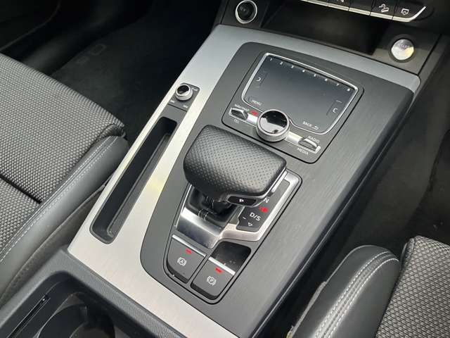 アウディ Ｑ５ ２．０ ＴＦＳＩ クワトロ スポーツ Ｓラインパッケージ ４ＷＤ H30年 (近畿) 99