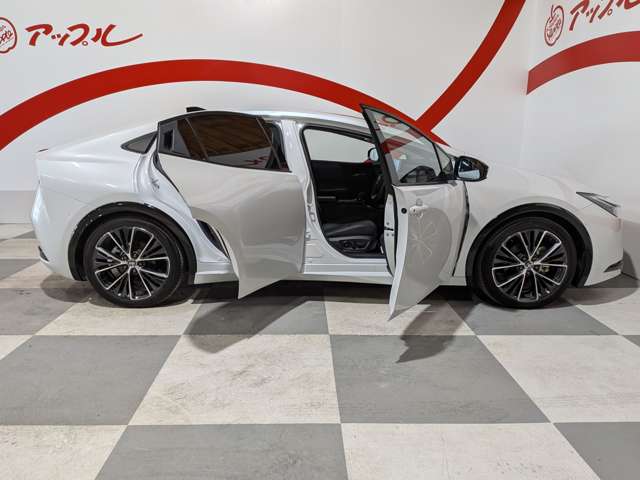 トヨタ プリウス ２．０ Ｚ Ｅ－ＦＯＵＲ ４ＷＤ R5年 () 99