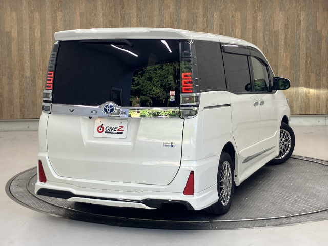 トヨタ ヴォクシー １．８ ハイブリッド ＺＳ 煌ＩＩＩ R3年 (近畿) 99