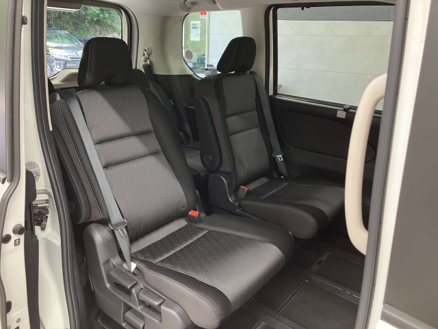 日産 セレナ １．２ Ｅ－ＰＯＷＥＲ ハイウェイスター Ｖ R1年 (近畿) 99