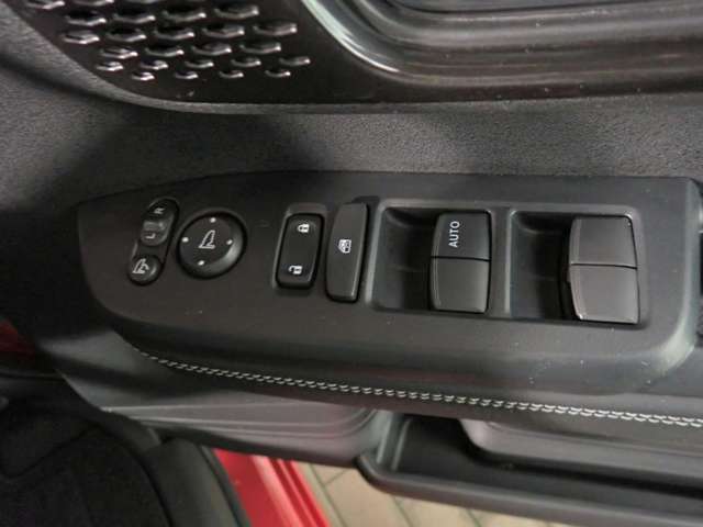 ホンダ Ｎ　ＢＯＸ カスタム ６６０ コーディネートスタイル ２トーン R6年 () 99