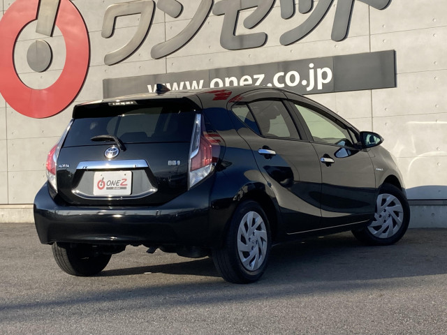 トヨタ アクア １．５ Ｓ スタイルブラック H29年 (四国) 99