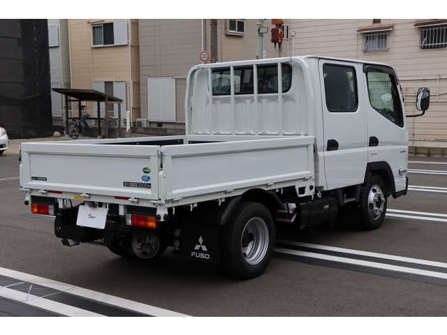 三菱フソウ キャンター ３．０ ダブルキャブ 全低床 ディーゼルターボ R8年 (近畿) 99