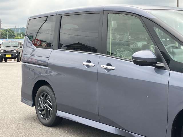 日産 セレナ ２．０ ハイウェイスターＶ 日産オリジナルナビ取付パッケージ装着車 R8年 (東海) 99