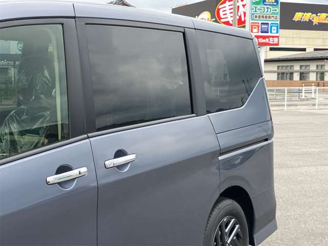 日産 セレナ ２．０ ハイウェイスターＶ 日産オリジナルナビ取付パッケージ装着車 R8年 (東海) 99
