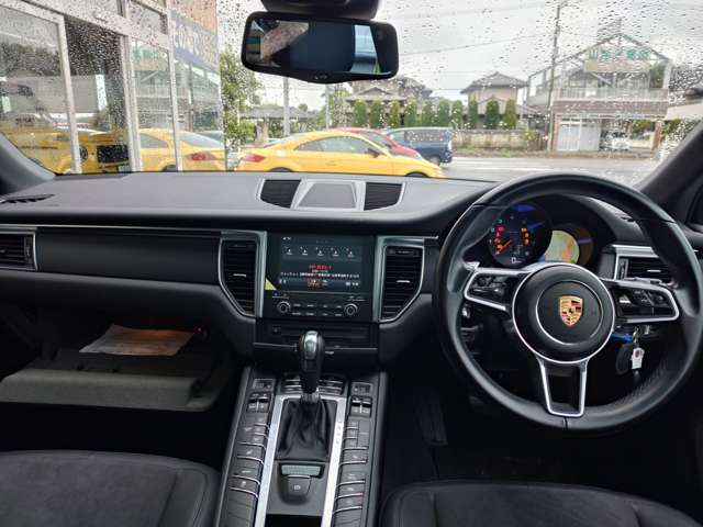ポルシェ マカン ＰＤＫ ４ＷＤ H28年 () 99