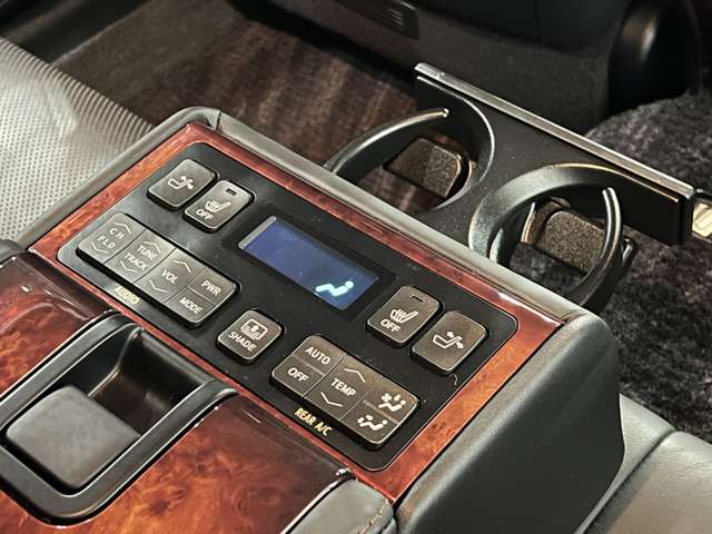 トヨタ クラウンマジェスタ　ハイブリッド ３．５ Ｆバージョン H26年 (関東) 99