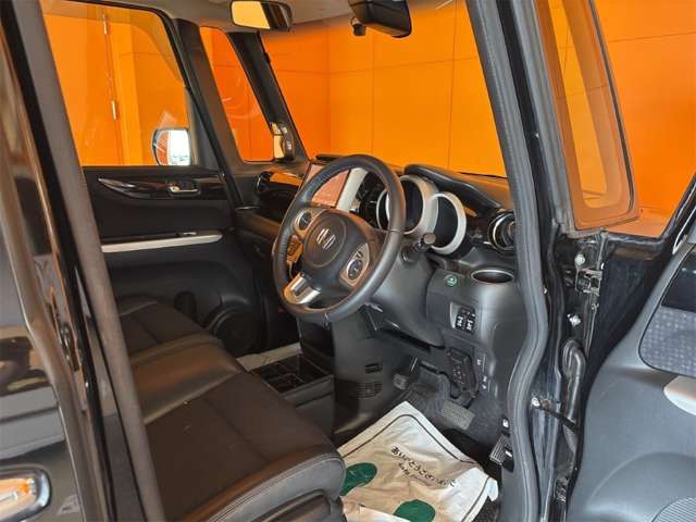 ホンダ Ｎ　ＢＯＸ ６６０ カスタムＧ ＳＳパッケージ ブラックスタイル H29年 (近畿) 99
