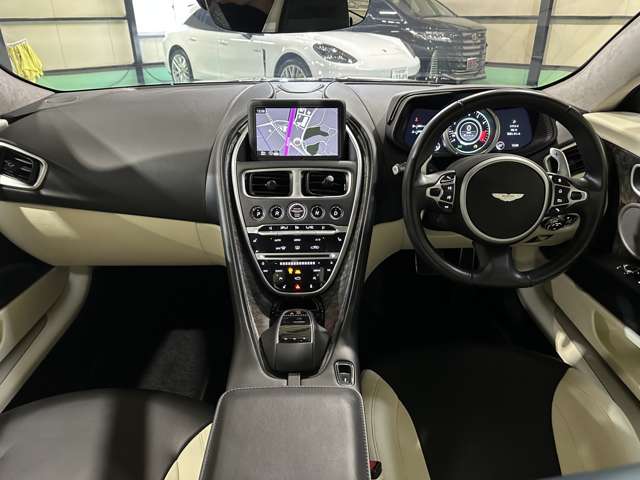 アストンマーティン ＤＢ１１ Ｖ８ H30年 (関東) 99