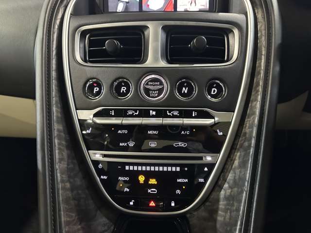 アストンマーティン ＤＢ１１ Ｖ８ H30年 (関東) 99