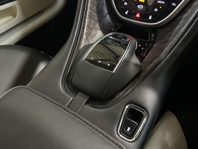 アストンマーティン ＤＢ１１ Ｖ８ H30年 (関東) 99