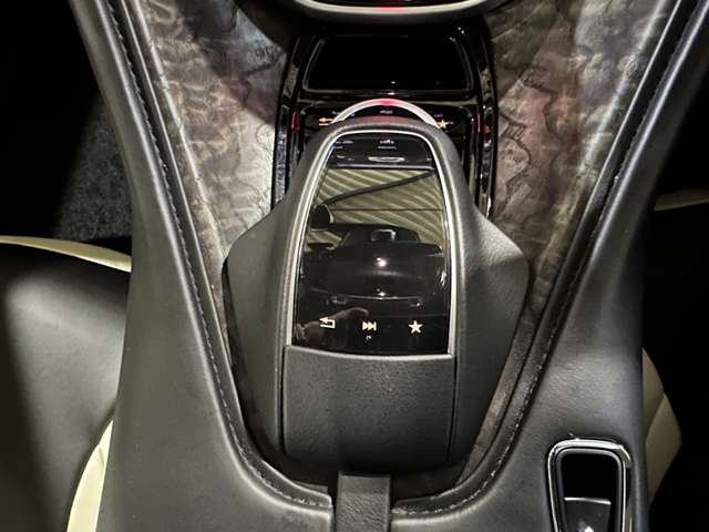 アストンマーティン ＤＢ１１ Ｖ８ H30年 (関東) 99