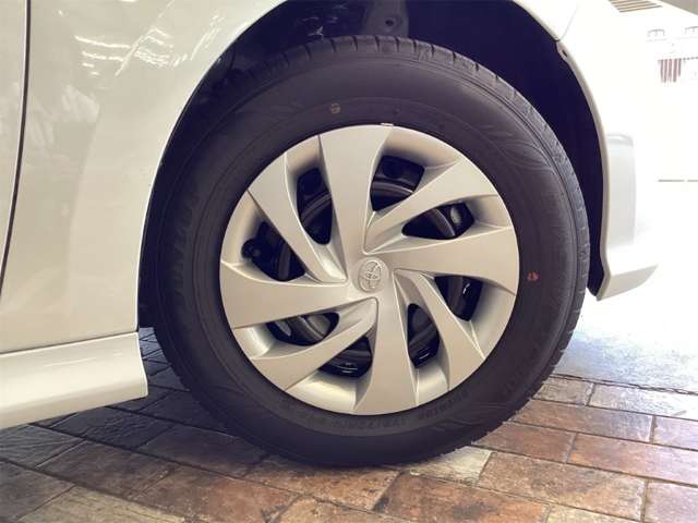 トヨタ ヤリス １．０ Ｘ R8年 (近畿) 99