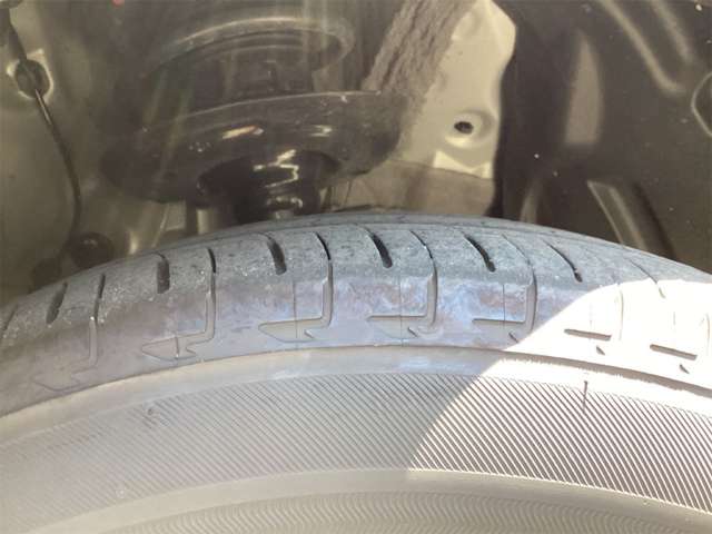 トヨタ ヤリス １．０ Ｘ R7年 (近畿) 99