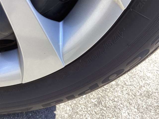 トヨタ ヤリス １．０ Ｘ R7年 (近畿) 99
