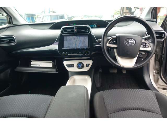 トヨタ プリウス １．８ Ａ Ｅ－ＦＯＵＲ ４ＷＤ H28年 (九州・沖縄) 99