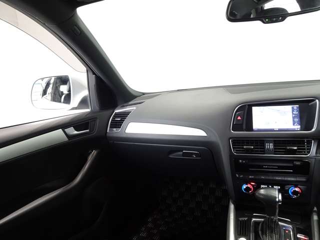 アウディ Ｑ５ ２．０ ＴＦＳＩ クワトロ Ｓラインパッケージ ４ＷＤ H25年 () 99