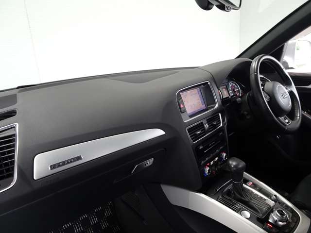 アウディ Ｑ５ ２．０ ＴＦＳＩ クワトロ Ｓラインパッケージ ４ＷＤ H25年 () 99
