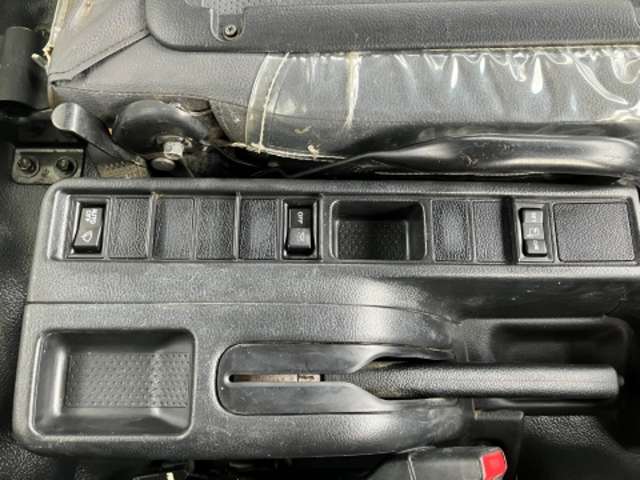 日野自動車 レンジャー ５．１ＤＴ H28年 (東海) 99