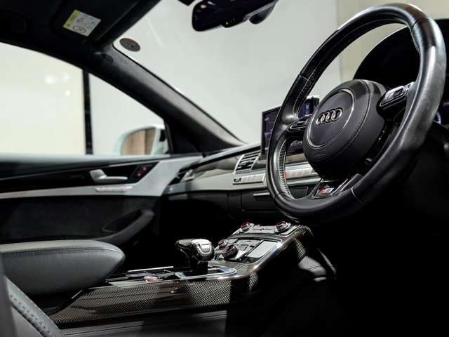 アウディ Ｓ８　プラス プラス ４ＷＤ H28年 () 99