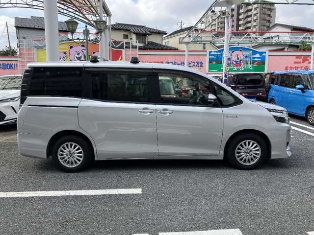トヨタ ヴォクシー １．８ ハイブリッド Ｖ H27年 (関東) 99