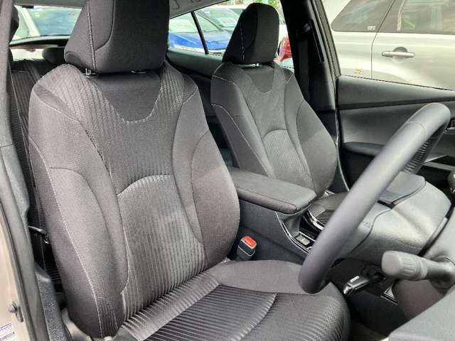 トヨタ プリウスＰＨＶ １．８ Ｓ ナビパッケージ R2年 (関東) 99