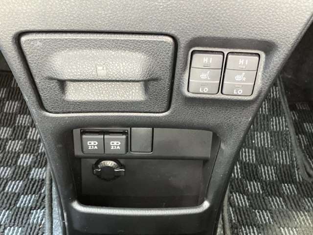 トヨタ ヴォクシー １．８ ハイブリッド ＺＳ 煌ＩＩ R2年 (関東) 99
