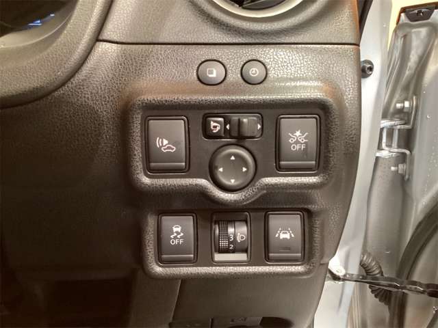 日産 ノート １．２ Ｅ－ＰＯＷＥＲ Ｘ H29年 (近畿) 99